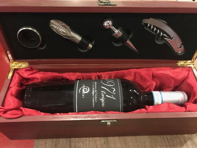 Confezione vino in scatola di legno personalizzabile