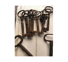 Antiquariato - Vecchie chiavi in ferro battuto