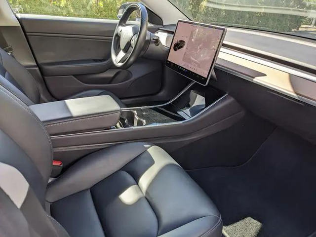 Auto - Tesla Model 3Long Range Dual Motor AW