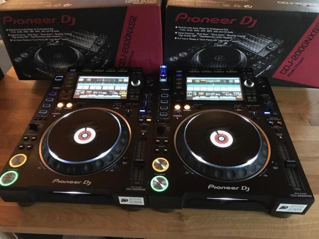 Strumenti musicali - 2x Pioneer CDJ-2000NXS2 e 1x DJM-900NXS2 mixer per soli 1899 EUR