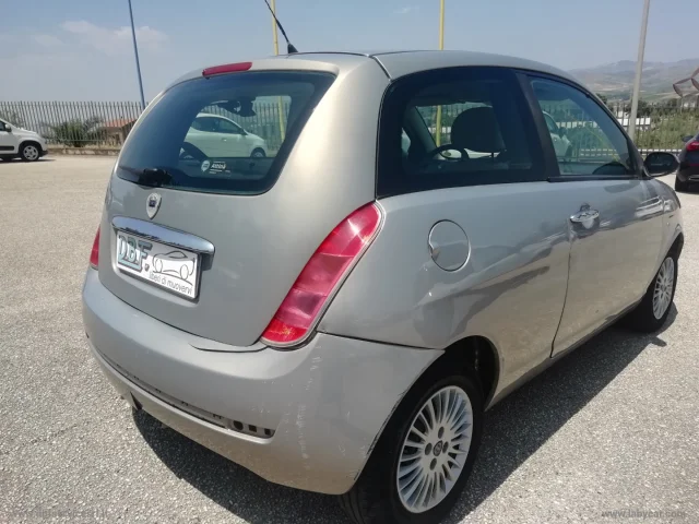 Auto - Lancia ypsilon 1.3 mjt 16v oro