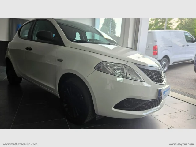 Auto - Lancia ypsilon 1.2 69 cv 5p. gpl ecochic ele.bl