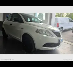Auto - Lancia ypsilon 1.2 69 cv 5p. gpl ecochic ele.bl