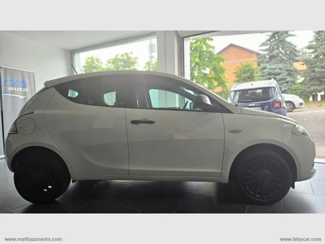 Auto - Lancia ypsilon 1.2 69 cv 5p. gpl ecochic ele.bl