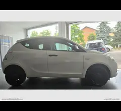 Auto - Lancia ypsilon 1.2 69 cv 5p. gpl ecochic ele.bl