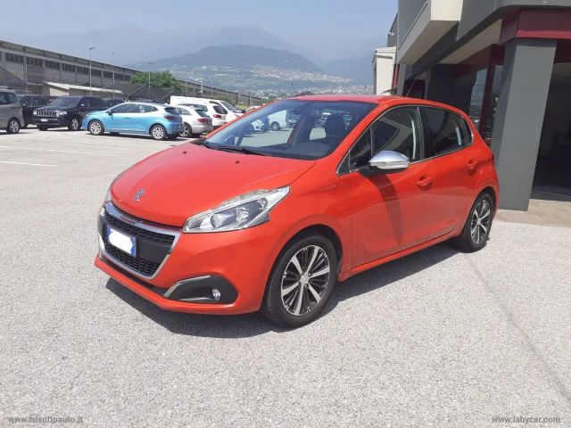 Auto - Peugeot 208 puretech 82 5p. allure