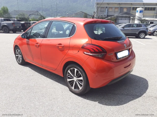 Auto - Peugeot 208 puretech 82 5p. allure