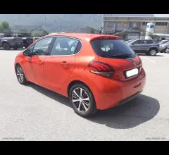 Auto - Peugeot 208 puretech 82 5p. allure