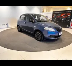Auto - Lancia ypsilon 1.0 firefly 5p.s&s hyb. sil. pl.