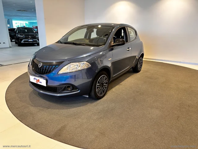 Auto - Lancia ypsilon 1.0 firefly 5p.s&s hyb. sil. pl.
