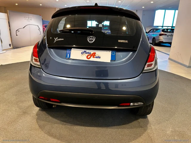 Auto - Lancia ypsilon 1.0 firefly 5p.s&s hyb. sil. pl.