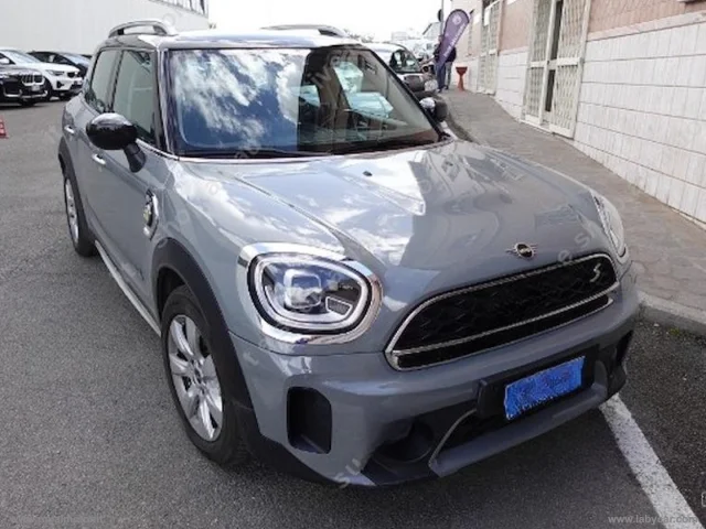 Mini mini cooper se countryman essential all4 aut.
