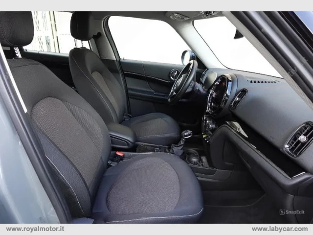 Auto - Mini mini cooper se countryman essential all4 aut.