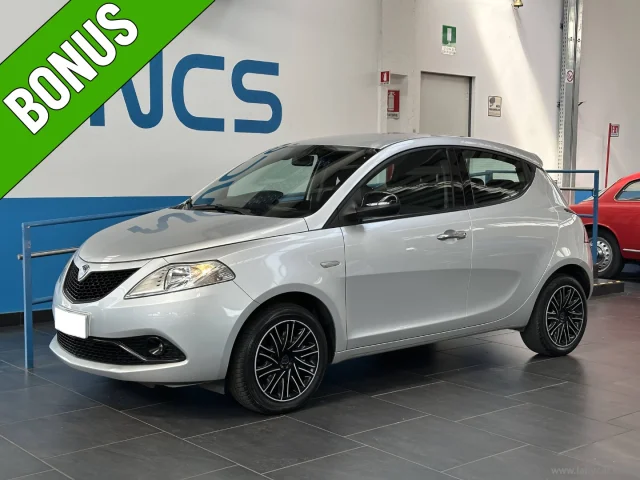 Auto - Lancia ypsilon 1.2 69 cv 5p. s&s gold