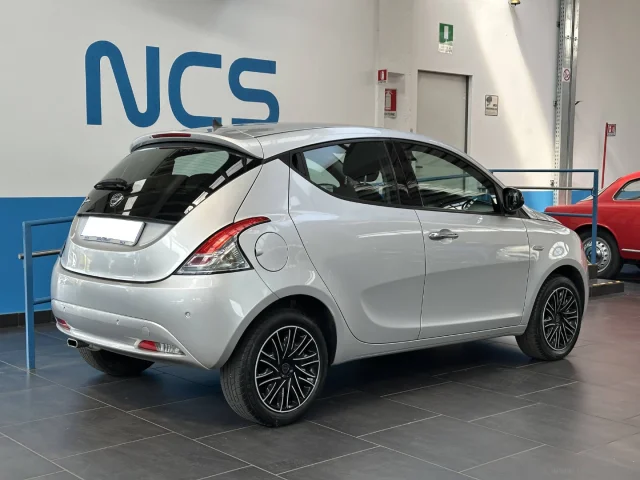 Auto - Lancia ypsilon 1.2 69 cv 5p. s&s gold