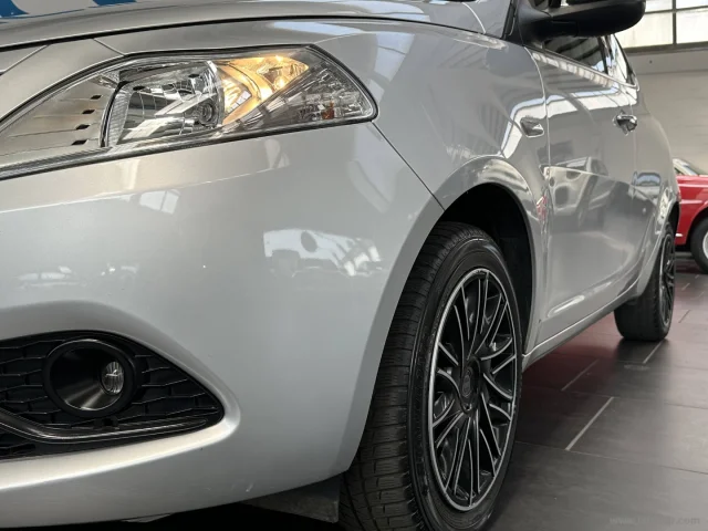 Auto - Lancia ypsilon 1.2 69 cv 5p. s&s gold