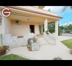 Villa bifamiliare in vendita a siderno 200 metri dal mare
