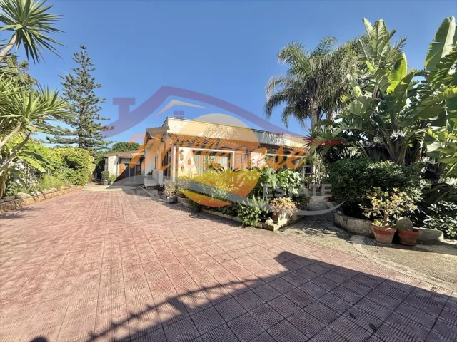 Appartamenti in Vendita - Villa in vendita a siracusa ognina