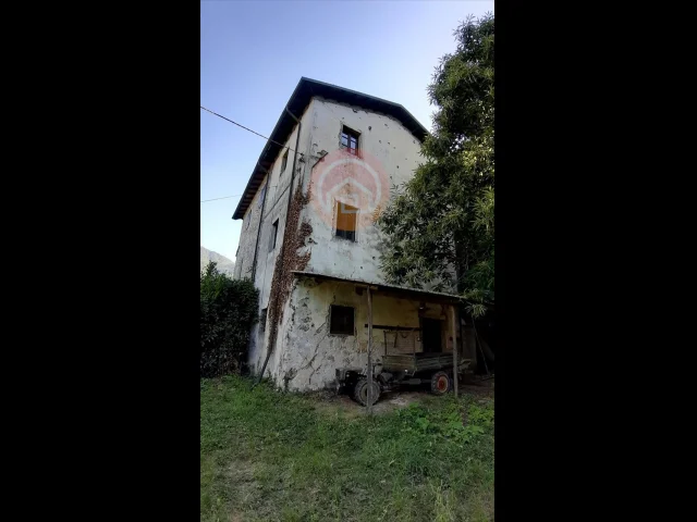 Appartamenti in Vendita - Rustico in vendita a gallicano periferia