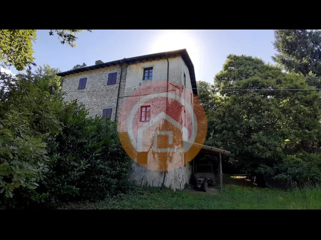 Appartamenti in Vendita - Rustico in vendita a gallicano periferia