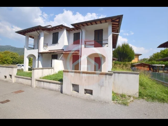 Villa bifamiliare in vendita a barga periferia
