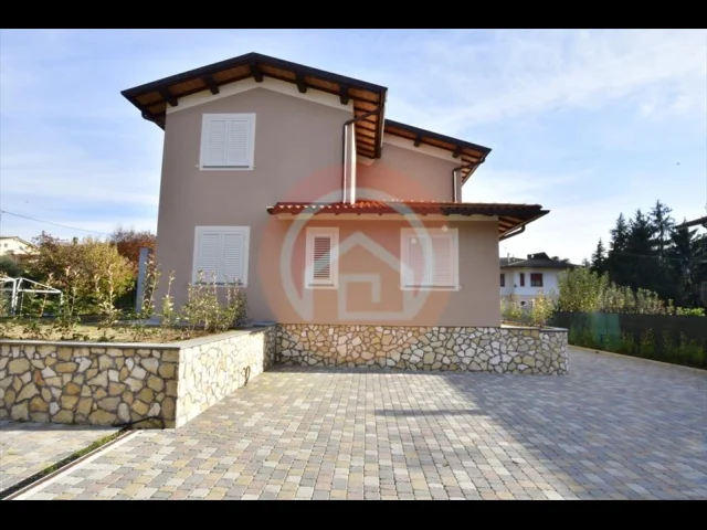 Appartamenti in Vendita - Villa bifamiliare in vendita a coreglia antelminelli centro storico