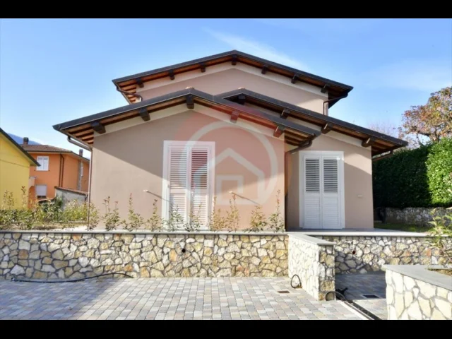 Appartamenti in Vendita - Villa bifamiliare in vendita a coreglia antelminelli centro storico