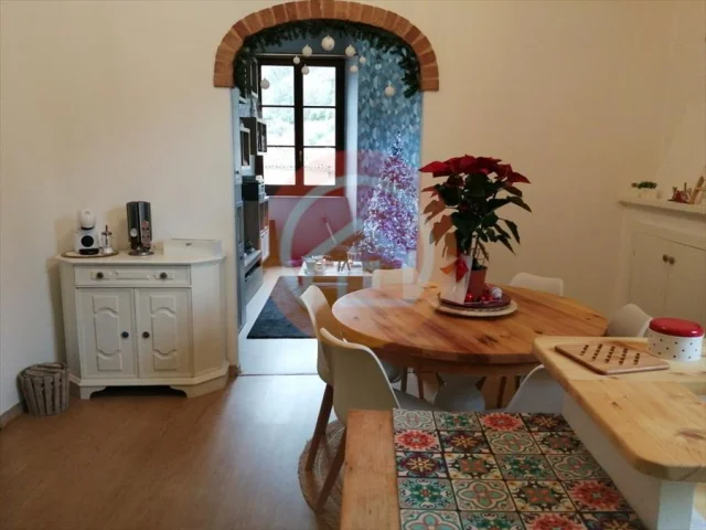 Appartamenti in Vendita - Appartamento in vendita a gallicano centro storico
