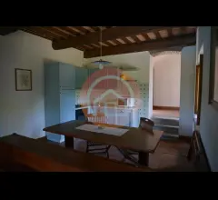 Appartamenti in Vendita - Rustico in vendita a camporgiano periferia