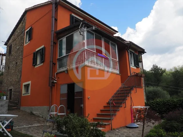 Appartamenti in Vendita - Casa indipendente in vendita a coreglia antelminelli ghivizzano