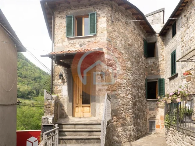 Casa indipendente in vendita a coreglia antelminelli lucignana