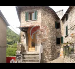 Appartamenti in Vendita - Casa indipendente in vendita a coreglia antelminelli lucignana
