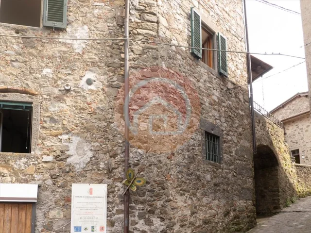Appartamenti in Vendita - Casa indipendente in vendita a coreglia antelminelli lucignana