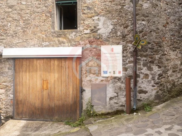 Appartamenti in Vendita - Casa indipendente in vendita a coreglia antelminelli lucignana