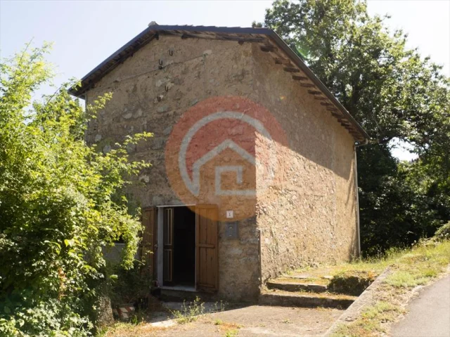 Appartamenti in Vendita - Casa indipendente in vendita a molazzana brucciano