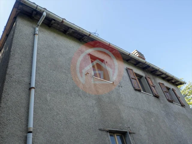 Appartamenti in Vendita - Casa indipendente in vendita a molazzana brucciano