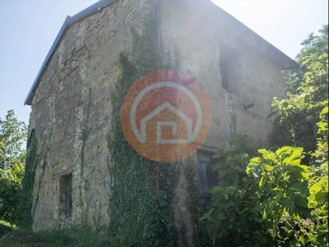 Appartamenti in Vendita - Casa indipendente in vendita a molazzana brucciano