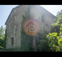 Appartamenti in Vendita - Casa indipendente in vendita a molazzana brucciano