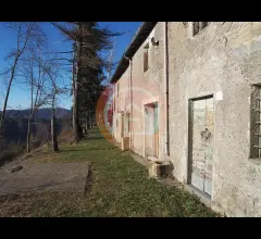 Appartamenti in Vendita - Rustico in vendita a coreglia antelminelli periferia