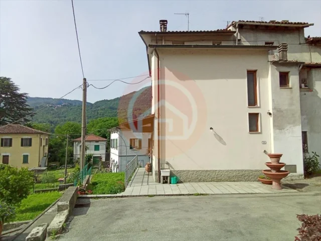 Appartamenti in Vendita - Casa indipendente in vendita a barga fornaci di barga
