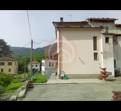 Appartamenti in Vendita - Casa indipendente in vendita a barga fornaci di barga