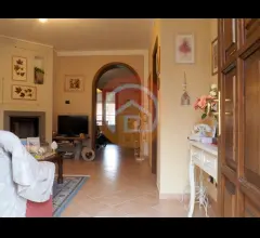 Villa bifamiliare in vendita a gallicano centro storico