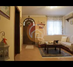 Appartamenti in Vendita - Villa bifamiliare in vendita a gallicano centro storico