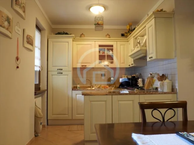 Appartamenti in Vendita - Villa bifamiliare in vendita a gallicano centro storico