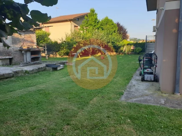 Appartamenti in Vendita - Villa in vendita a barga fornaci di barga