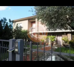 Appartamenti in Vendita - Villa in vendita a barga fornaci di barga