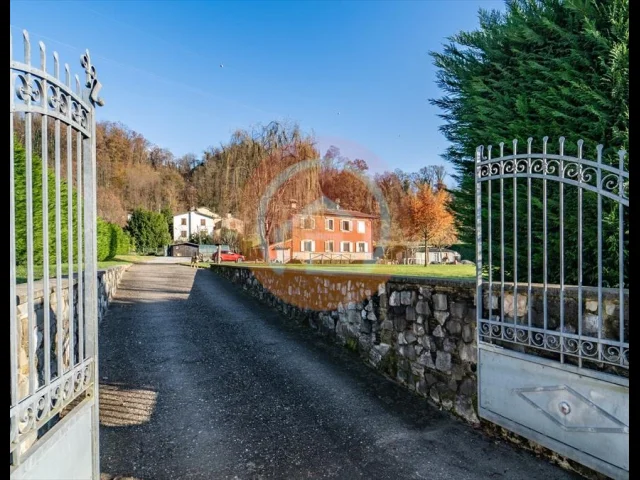 Appartamenti in Vendita - Villa in vendita a barga mologno