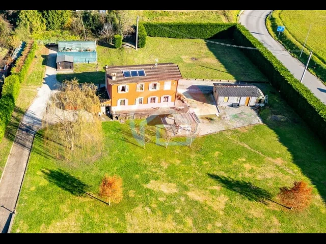 Appartamenti in Vendita - Villa in vendita a barga mologno
