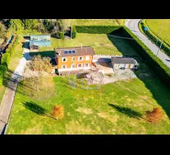 Appartamenti in Vendita - Villa in vendita a barga mologno