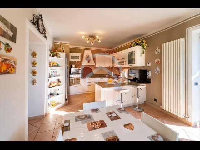 Appartamenti in Vendita - Villa in vendita a barga mologno